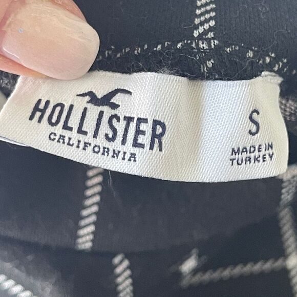 Hollister Black Window Pane Check Crop Top - Picture 5 of 7